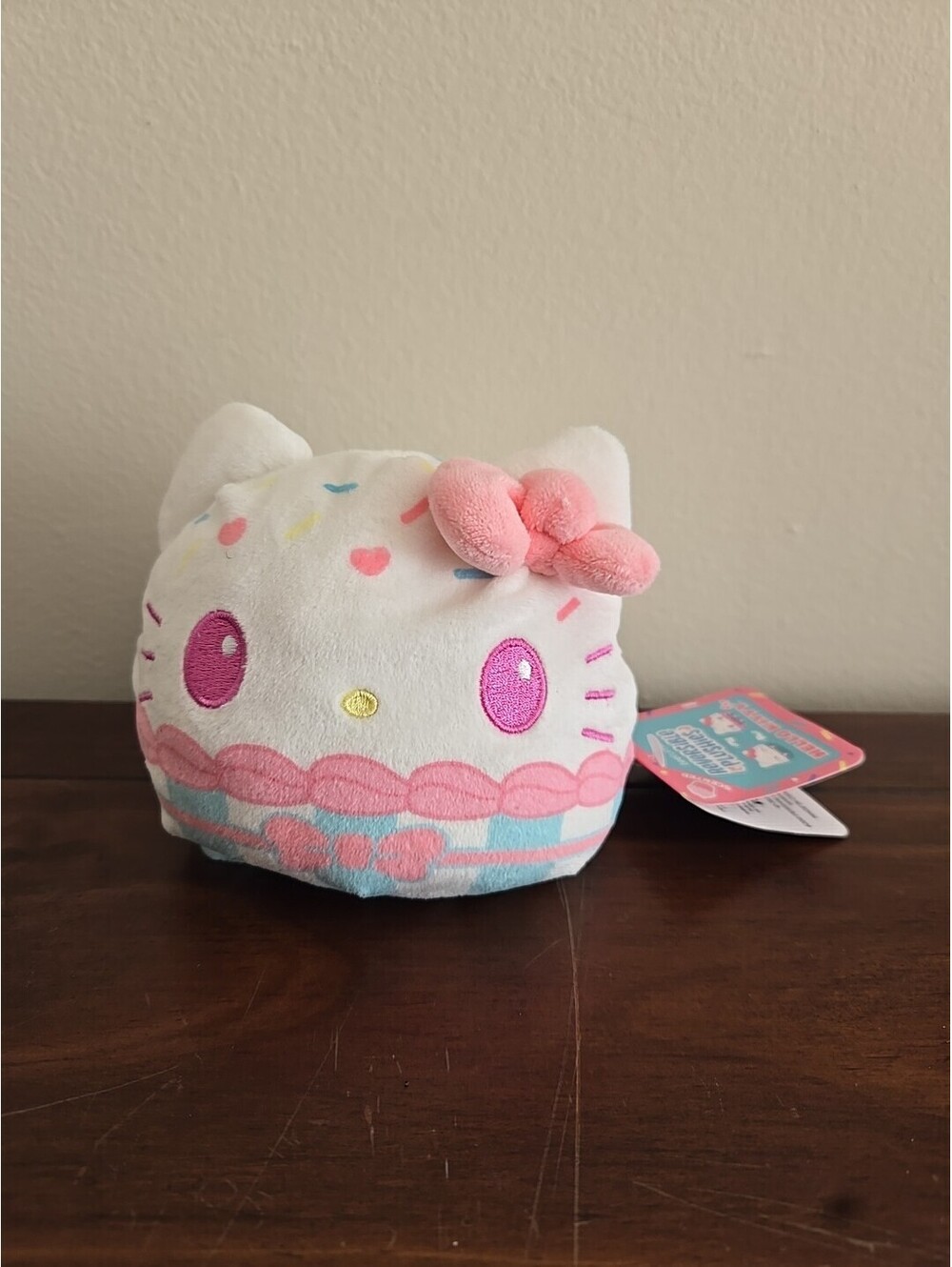 Sanrio TeeTurtle 3” Cupcake Pastel   Reversible Plush (Hello Kitty)